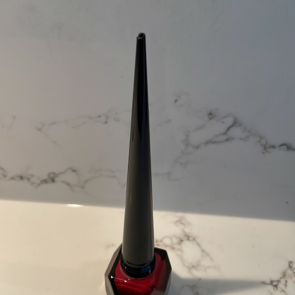 Lalaque Le Vernis
Nail colour - Rouge Louboutin - Picture 4 of 7